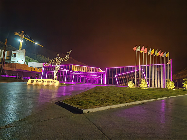 城市亮化是现代城市建设的重要组成部分，它不仅可以美化城市的夜景，还能提升城市的整体形象。随着科技的不断进步，城市亮化也得到了更多的关注和创新。本文将介绍一些关于城市亮化的创意和技术，帮助读者了解都兰城市亮化的重要性以及如何进行都兰城市亮化的规划和实施。